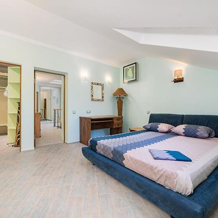 Classical Deribasivska 3-Bedrooms Apartment Odessa Eksteriør billede