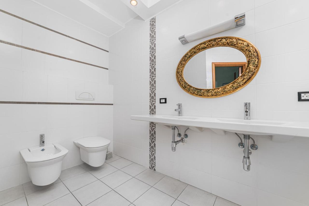 Classical Deribasivska 3-Bedrooms Apartment Odessa Eksteriør billede