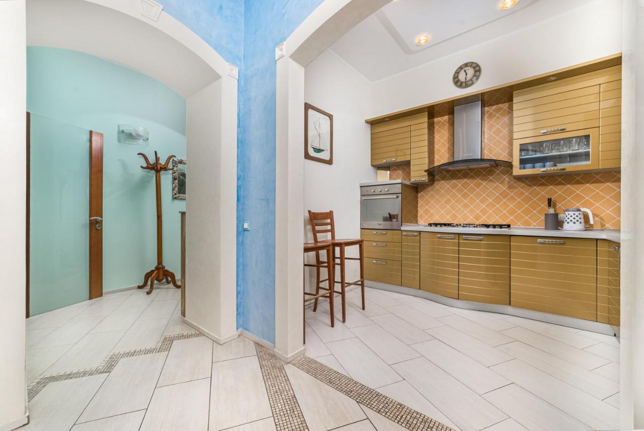 Classical Deribasivska 3-Bedrooms Apartment Odessa Eksteriør billede
