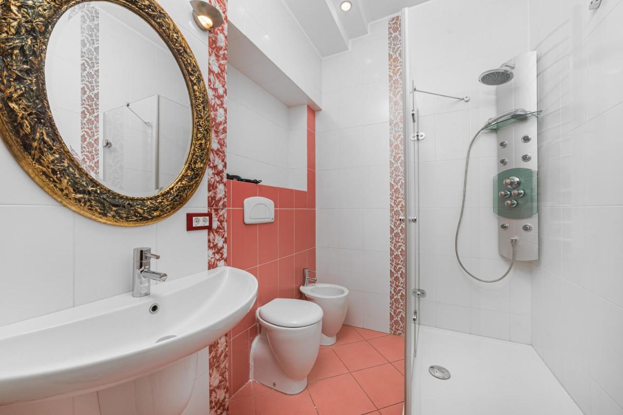 Classical Deribasivska 3-Bedrooms Apartment Odessa Eksteriør billede